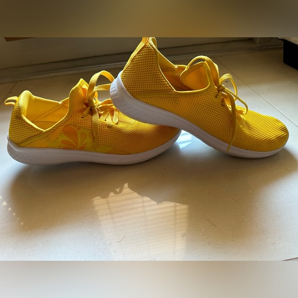 Miscellaneous items. - Picture 2 of 8